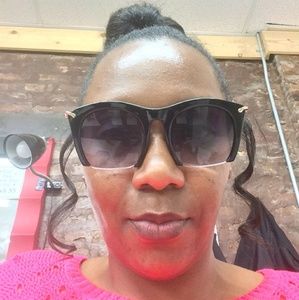 Meet your Posher, Angela